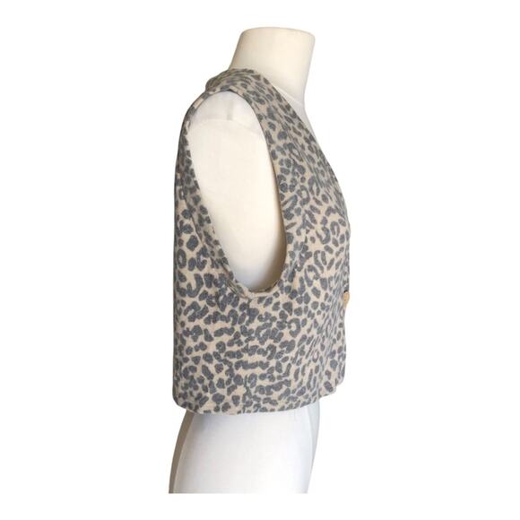 gaze NWT Women's Crop Fuzzy Animal Print Button Front Sweater Vest Top Camel SM - Picture 4 of 12